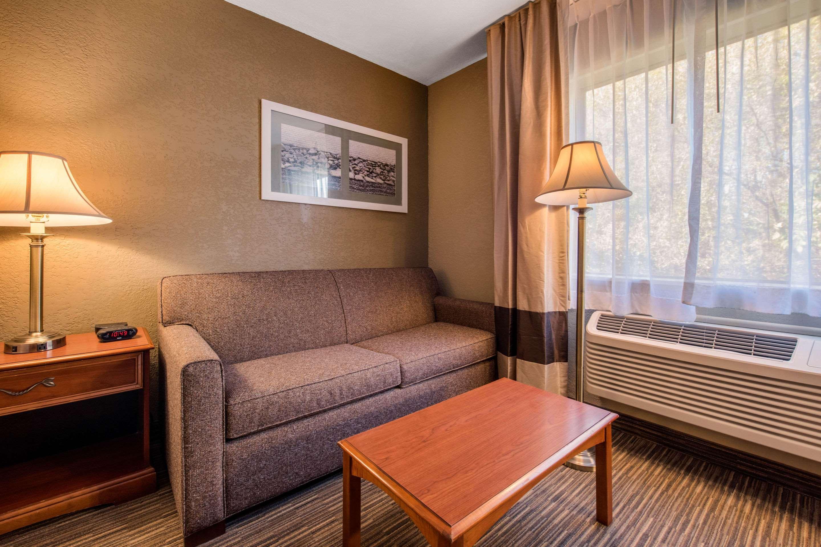 Quality Inn & Suites Нью-Касл Екстер'єр фото