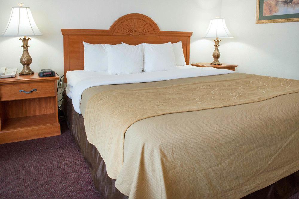 Quality Inn & Suites Нью-Касл Екстер'єр фото