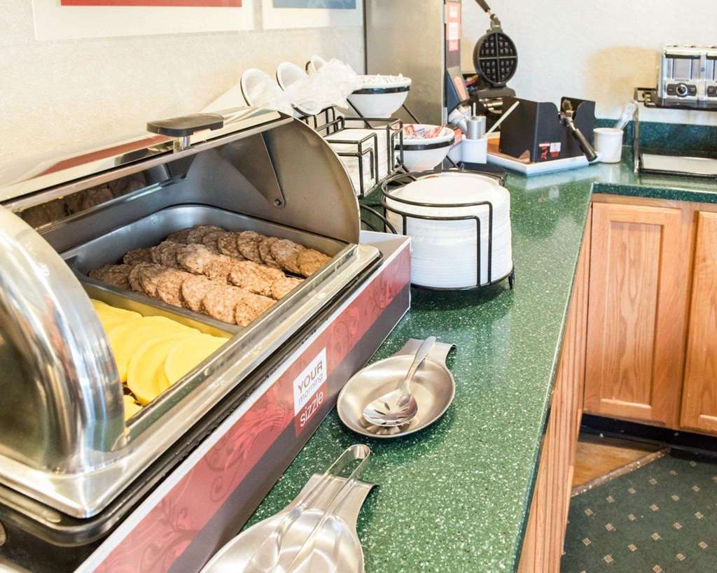 Quality Inn & Suites Нью-Касл Ресторан фото